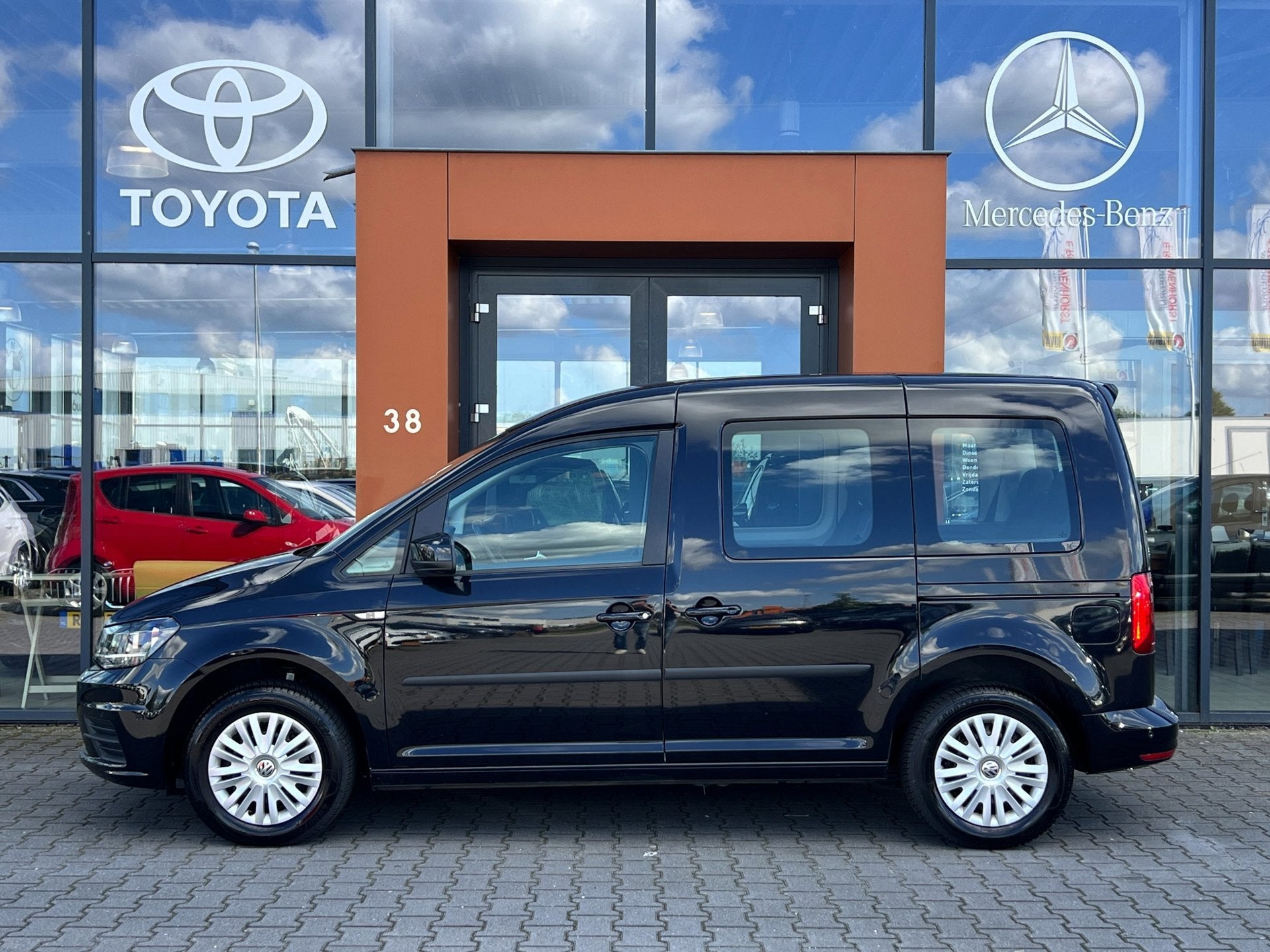 Volkswagen Caddy 1.0 TSI Comfortline 7 Persoons |Cruise|PDC, Auto's, Voorwielaandrijving, Gebruikt, 7 stoelen, Zwart