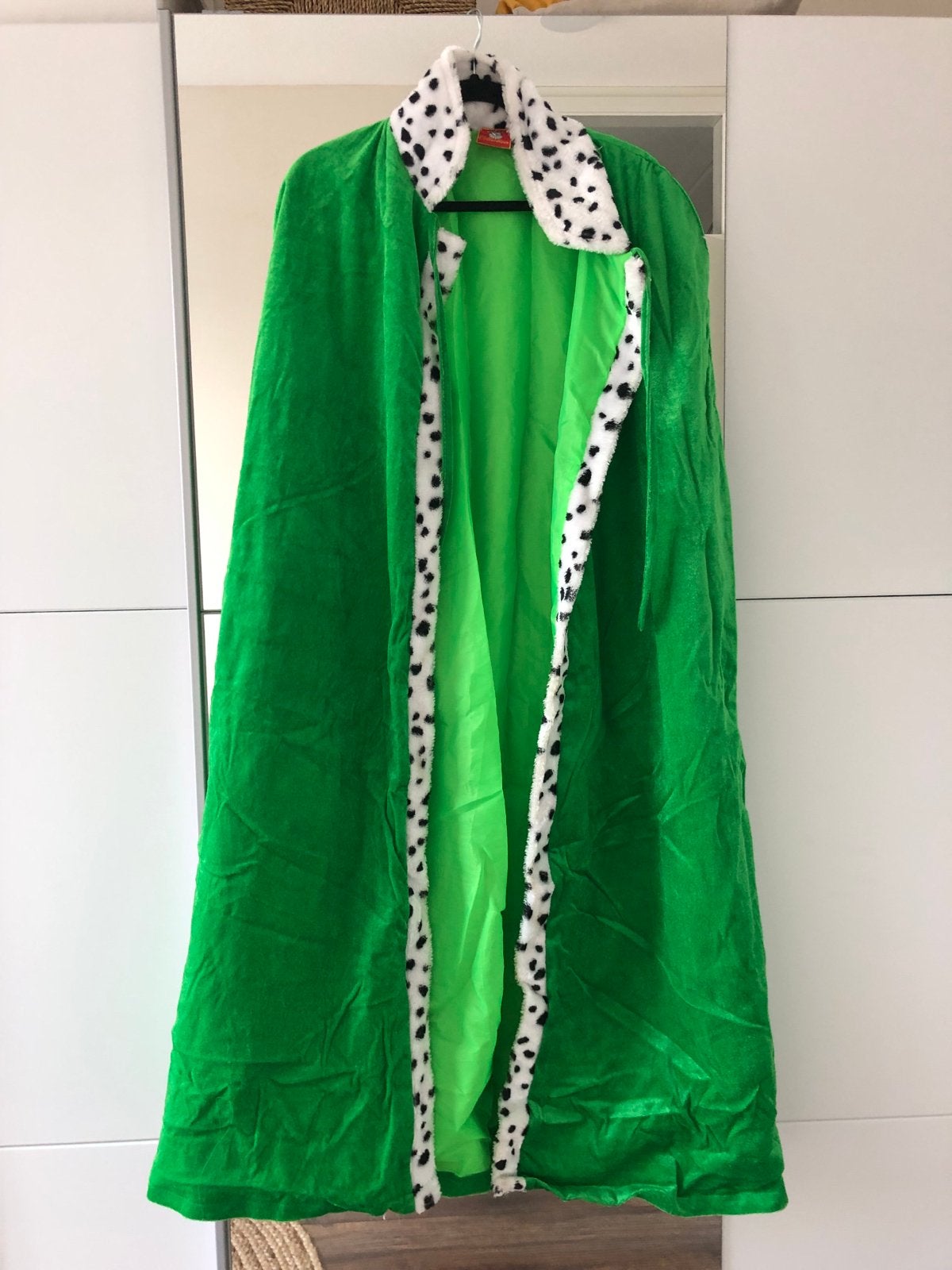Koning Toto outfit inclusief dollaroverhemd en accessoires, Ophalen, Gebruikt