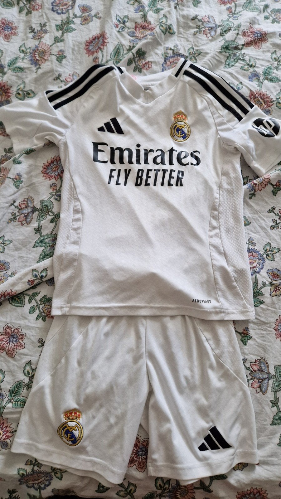 Tenue Madrid, origineel!, Sport en Fitness, Voetbal, Maat XS of kleiner, Ophalen of Verzenden, Zo goed als nieuw, Set