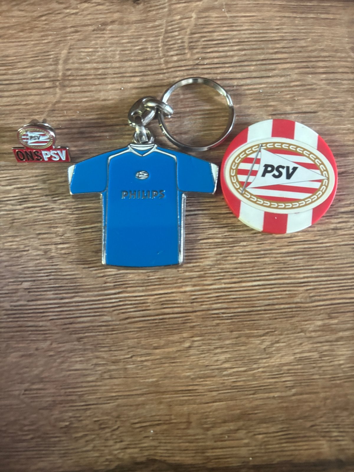PSV Fan Set: Sleutelhanger, 2 Speldjes en Flippo, Verzamelen, Sportartikelen en Voetbal, Ophalen, Gebruikt, PSV, Overige typen