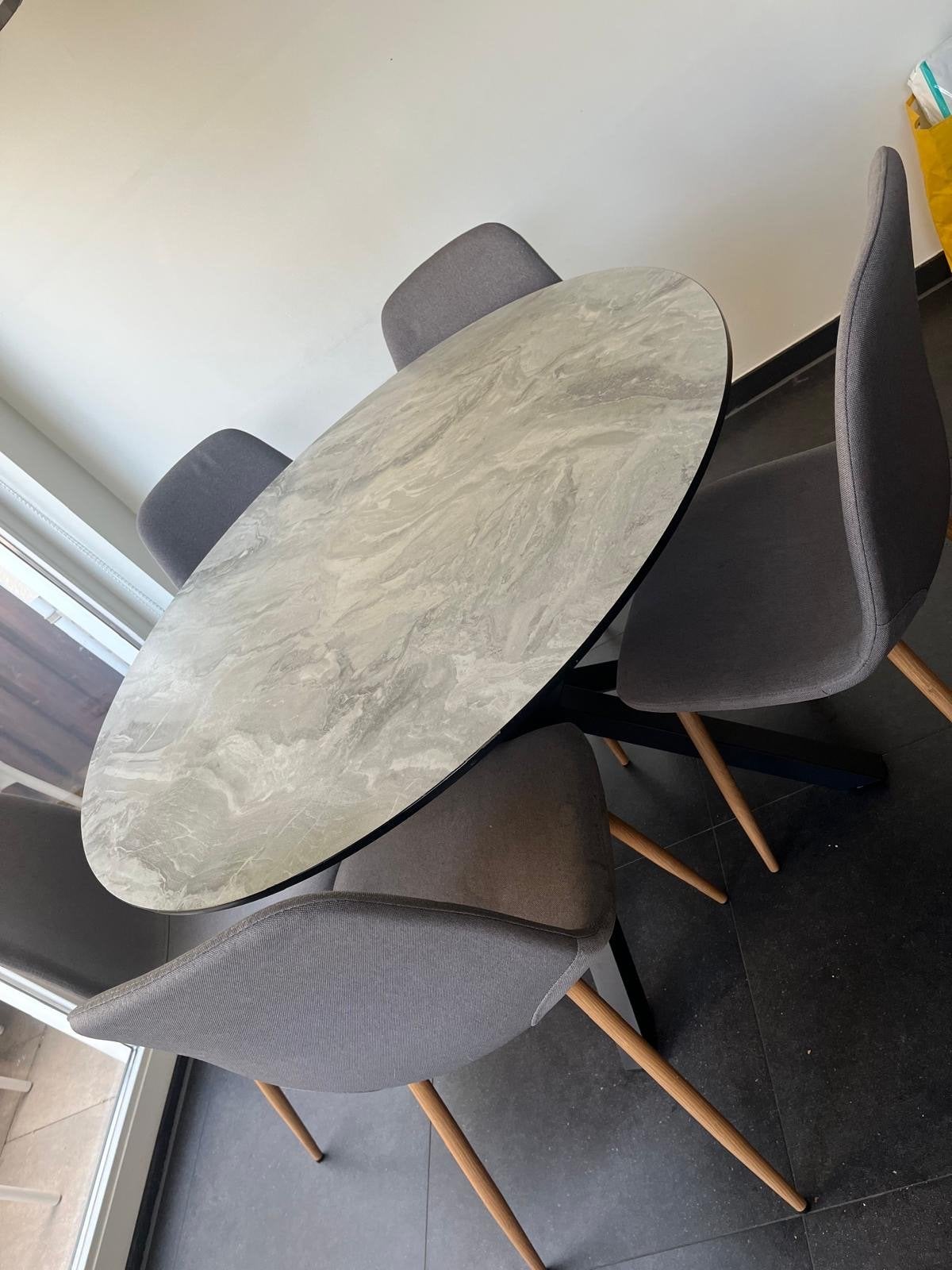 Nieuwe eettafel met 6 stoelen - Wegens verhuizing, Huis en Inrichting, Overige materialen, Ophalen of Verzenden, Zo goed als nieuw