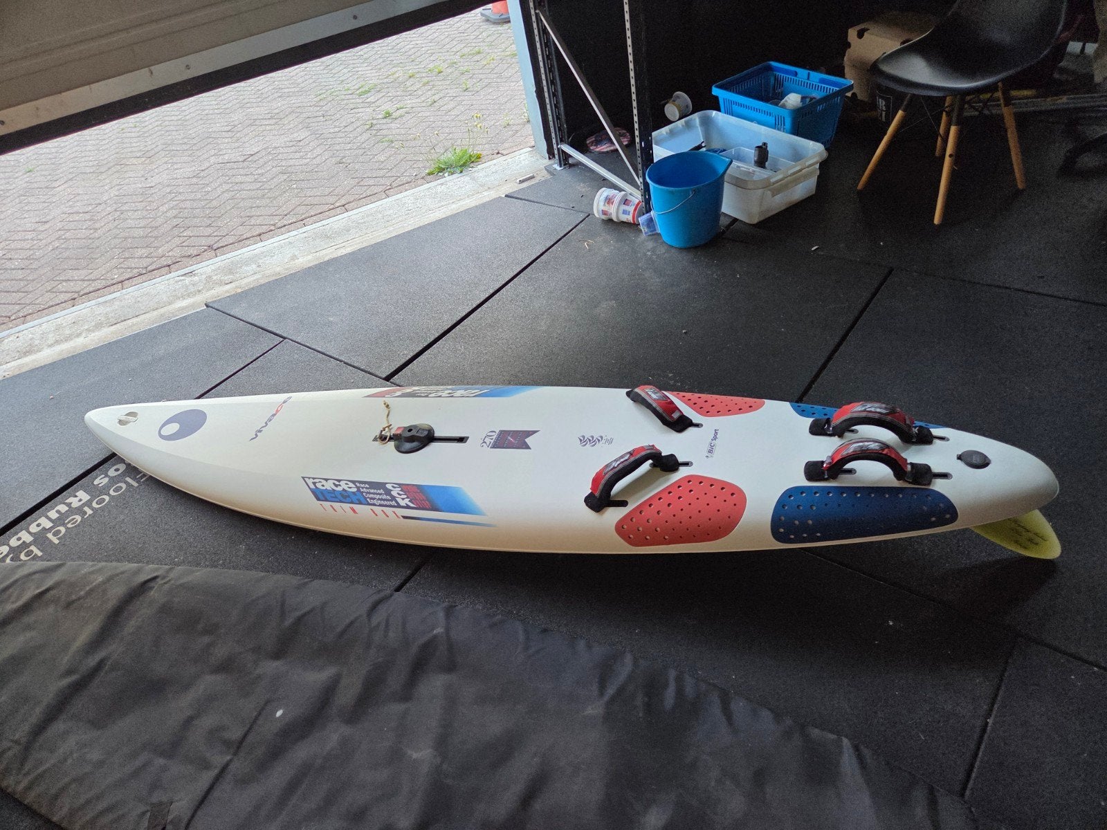 Bic Sport; Zo goed als nieuwe complete surfset met 3 zeilen., Watersport en Boten, Ophalen, 250 tot 300 cm, 5 tot 6.5 m², Met zeil(en)