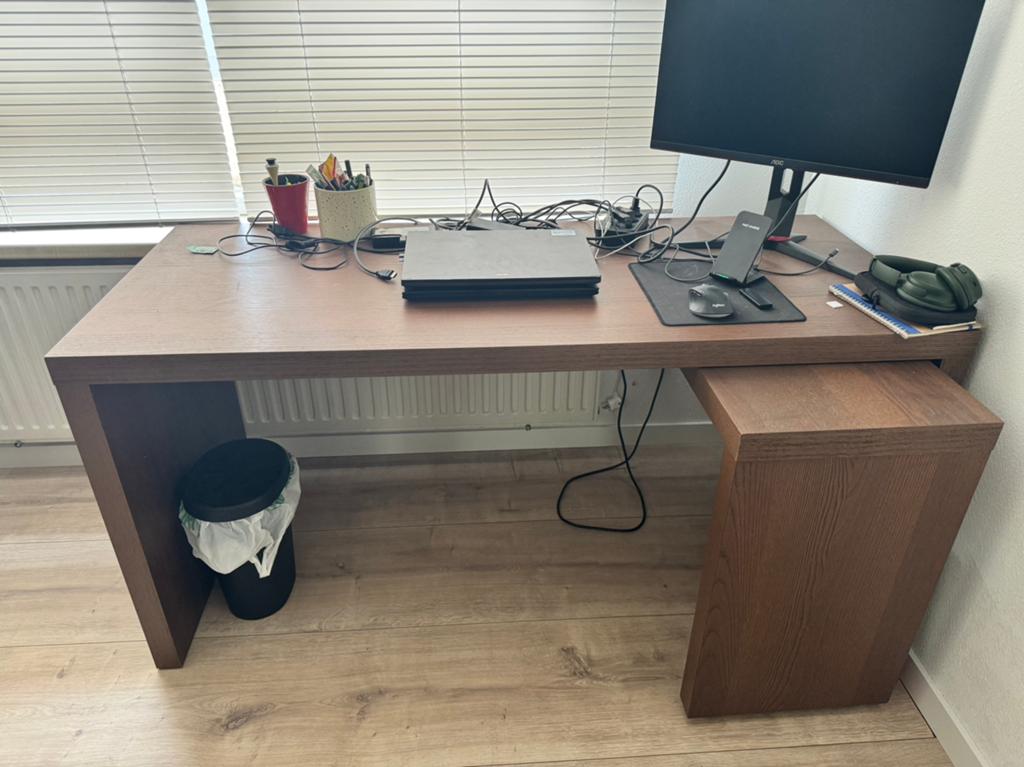 IKEA MALM Bureau met uitschuifbaar paneel, bruin, Ophalen, Opbergruimte, Gebruikt, Spaanplaat of MDF