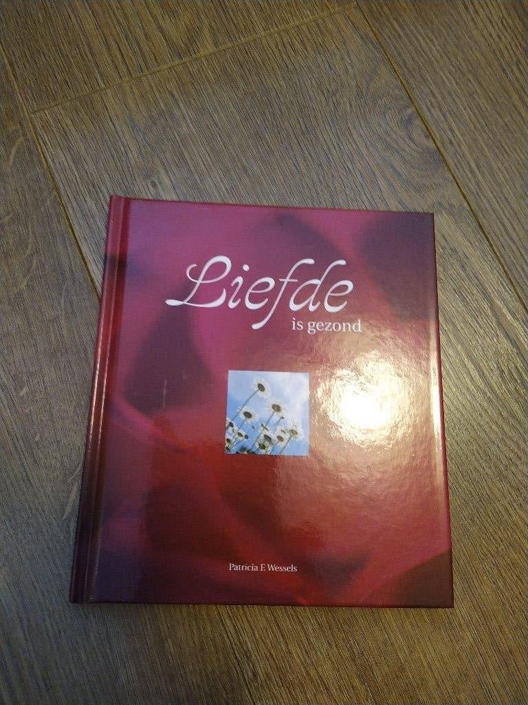 Boek liefde is gezond - auteur: patricia f. Wessels, Boeken, Ophalen of Verzenden, Zo goed als nieuw, Spiritualiteit algemeen
