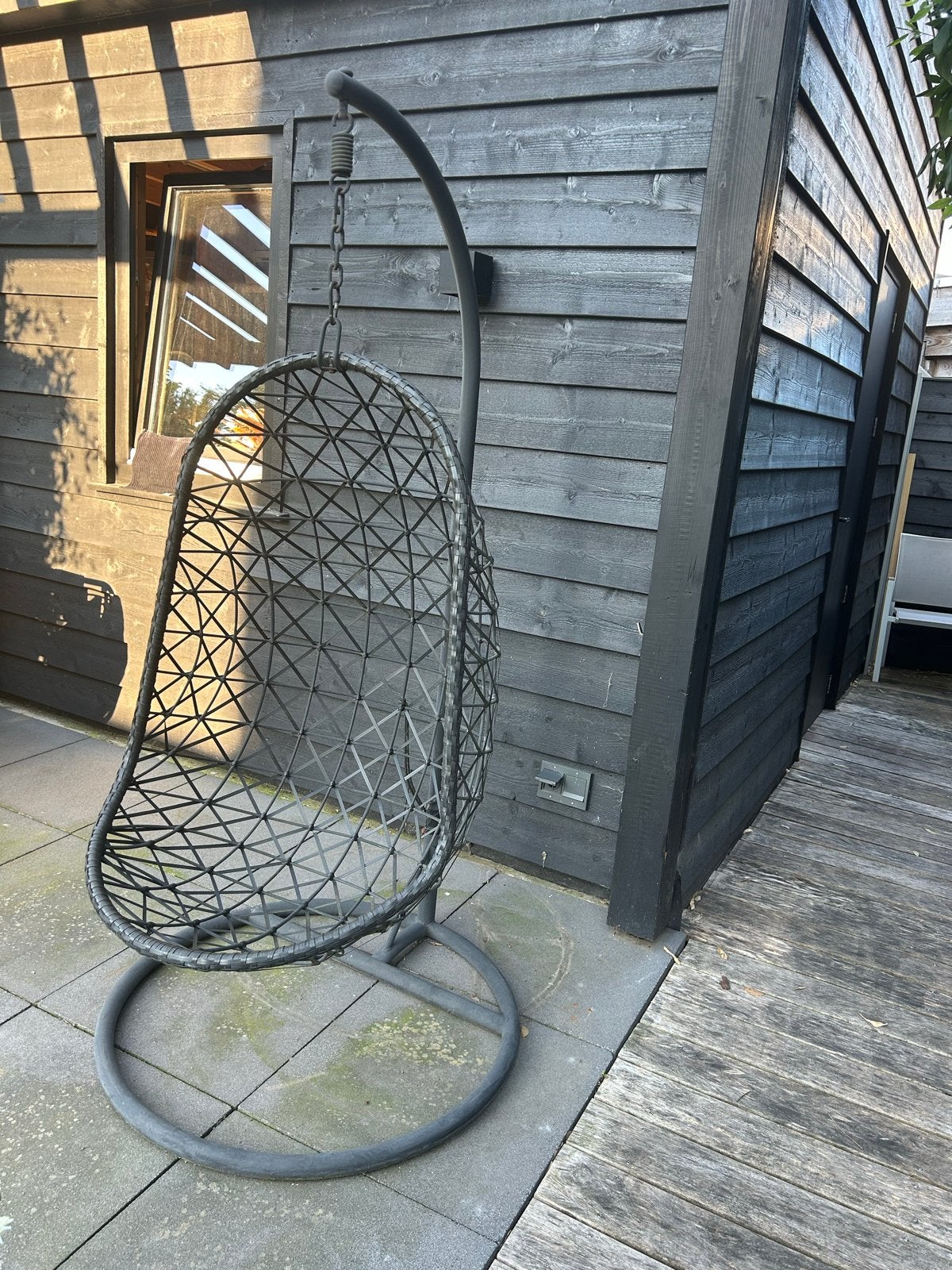 Comfortabele hangstoel met standaard en kussens, Ophalen, Gebruikt, Metaal