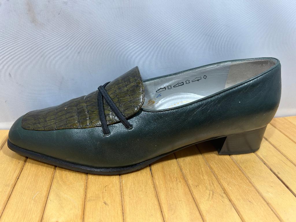 Alexandria, maat 41 stijlvolle schoenen in olijf groen, Kleding | Dames, Schoenen, Alexandria, Verzenden, Instappers, Zo goed als nieuw