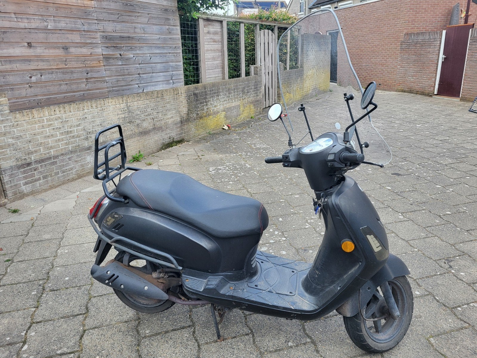 Sym fiddle II met lichte zij schade en lekke achterband, Ophalen, Overige merken