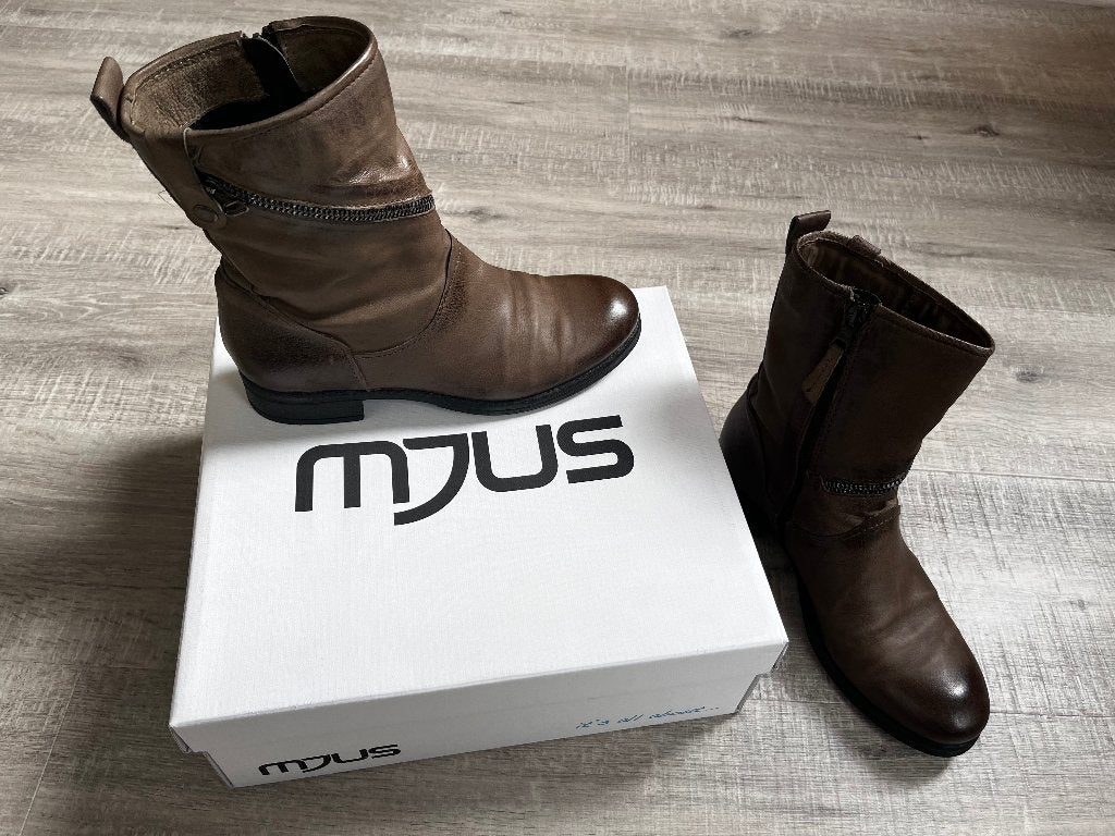 MJUS dames lage laarsjes taupe bruin maat 38 laarzen laars, Bruin, Lage of Enkellaarzen, Ophalen of Verzenden, Zo goed als nieuw