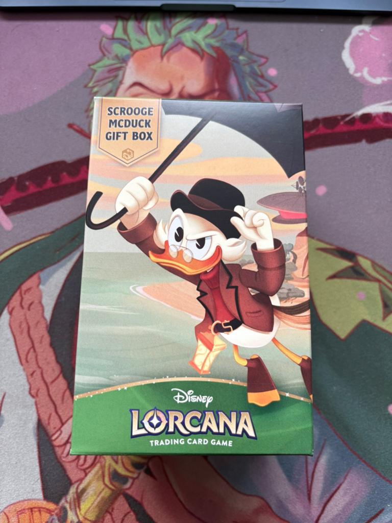 Disney - Lorcana - Scrooge McDuck Gift Box, Ophalen of Verzenden, Nieuw, Foil