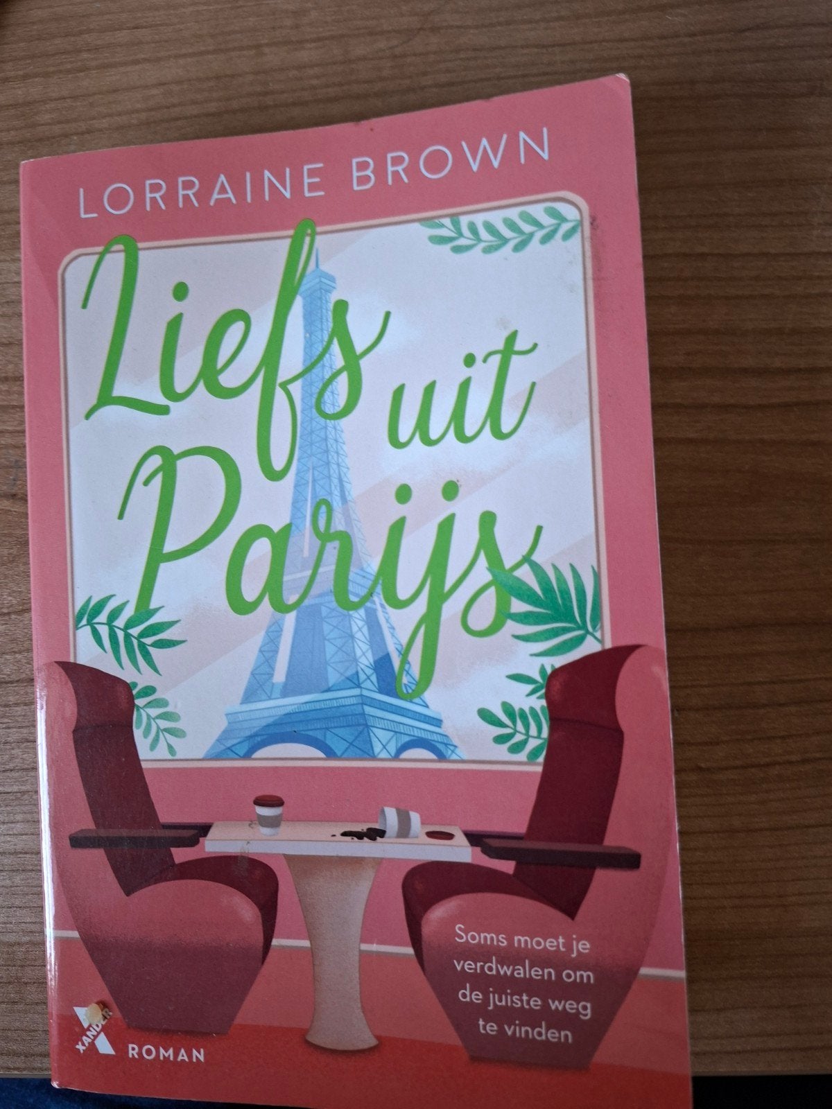 Liefs uit Parijs - Lorraine Brown (roman), Verzenden, Zo goed als nieuw, Lorraine Brown, Europa overig