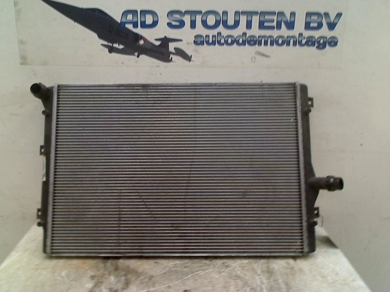 Radiateur Volkswagen Passat (3C2) (2005-03/2010-07), Auto-onderdelen, Gebruikt, Volkswagen, Volkswagen AG, Kundenbetreuung@volkswagen.de