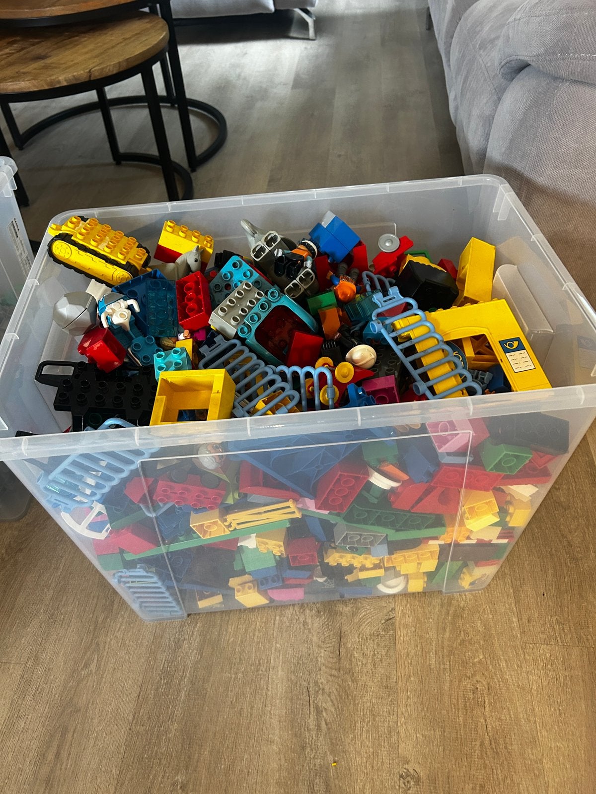 Grote partij LEGO Duplo – 2 bakken + treinbaan en 2 treinen, Kinderen en Baby's, Ophalen, Zo goed als nieuw, Duplo