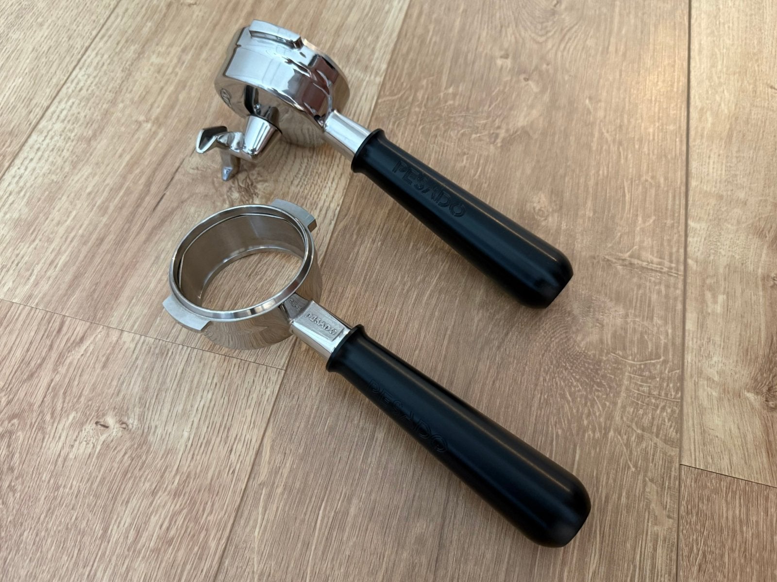 Pesado 58,5 Naked & Sprouted Portafilters + Tamper, Witgoed en Apparatuur, Koffiemachine-accessoires, Ophalen of Verzenden, Zo goed als nieuw