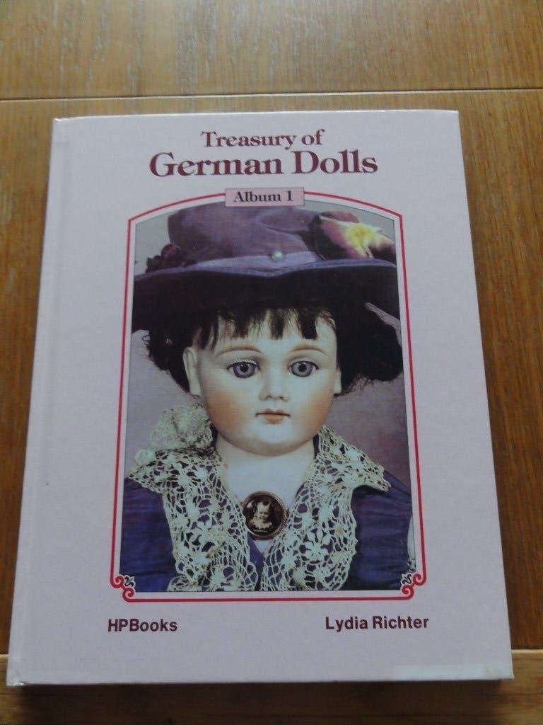 Poppenboek German Dolls, deel 1, Ophalen of Verzenden, Zo goed als nieuw, Pop