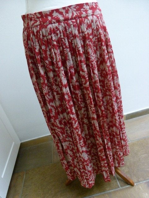 Plissé plooirok halflange rok gevoerd VILA  M 40 rood  beige, Kleding | Dames, Maat 38/40 (M), Meerkleurig, Vila, Ophalen of Verzenden