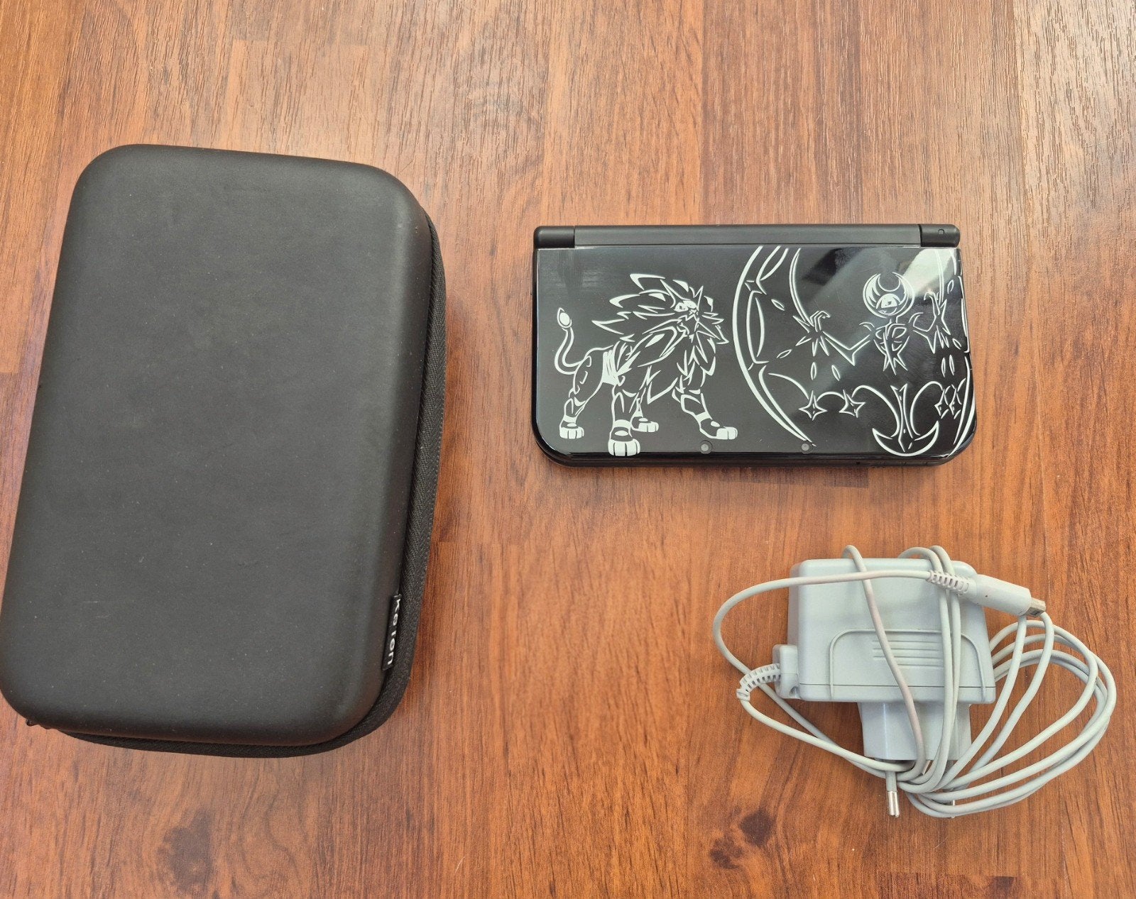 New 3DS XL Sun & Moon Editie - Goede Staat + Oplader, Gebruikt, Zwart, 3DS XL, Ophalen of Verzenden