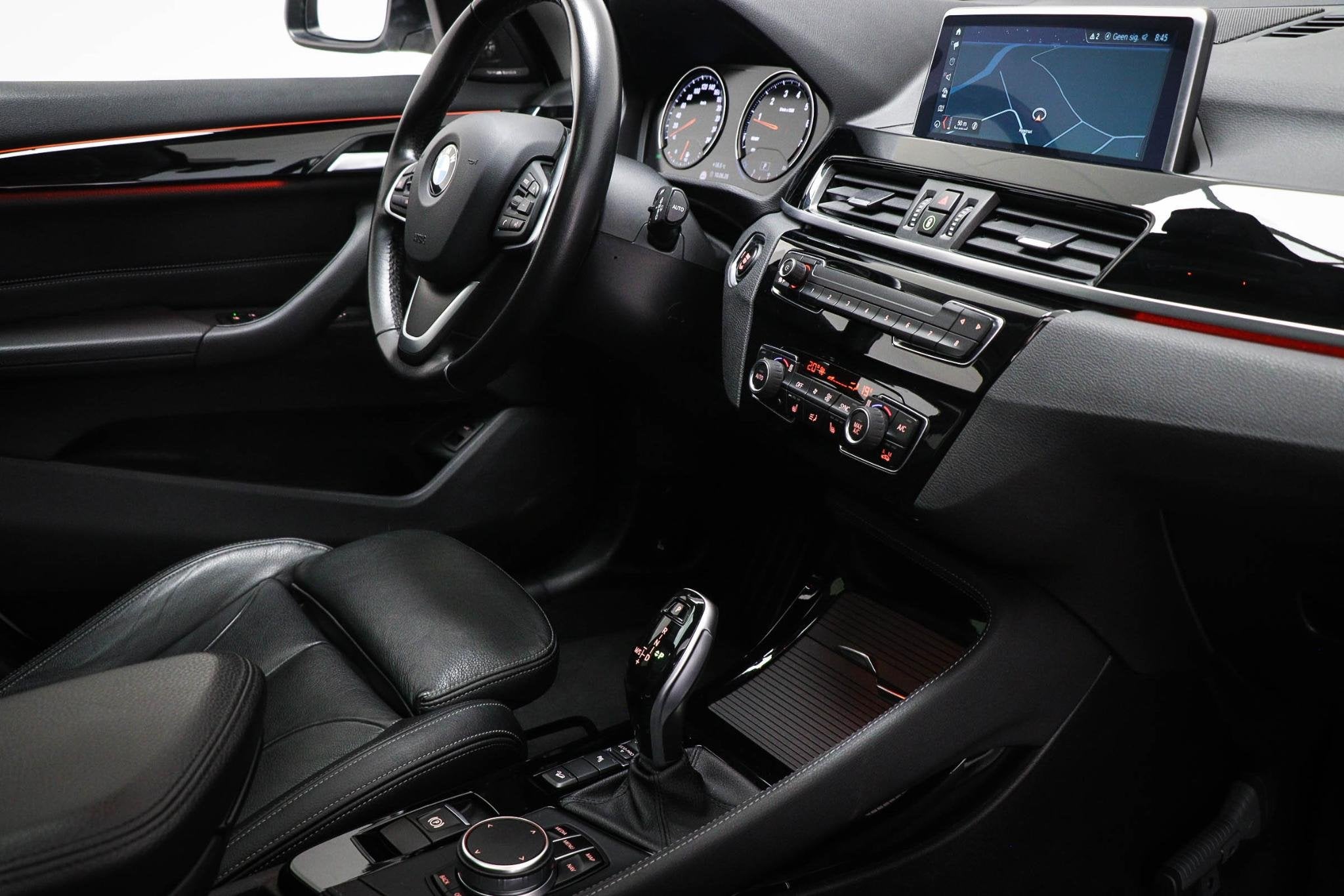 BMW X1 xDrive20i High Executive | PANORAMADAK | HEAD UP | ST, Stof, Gebruikt, Wit, Bedrijf
