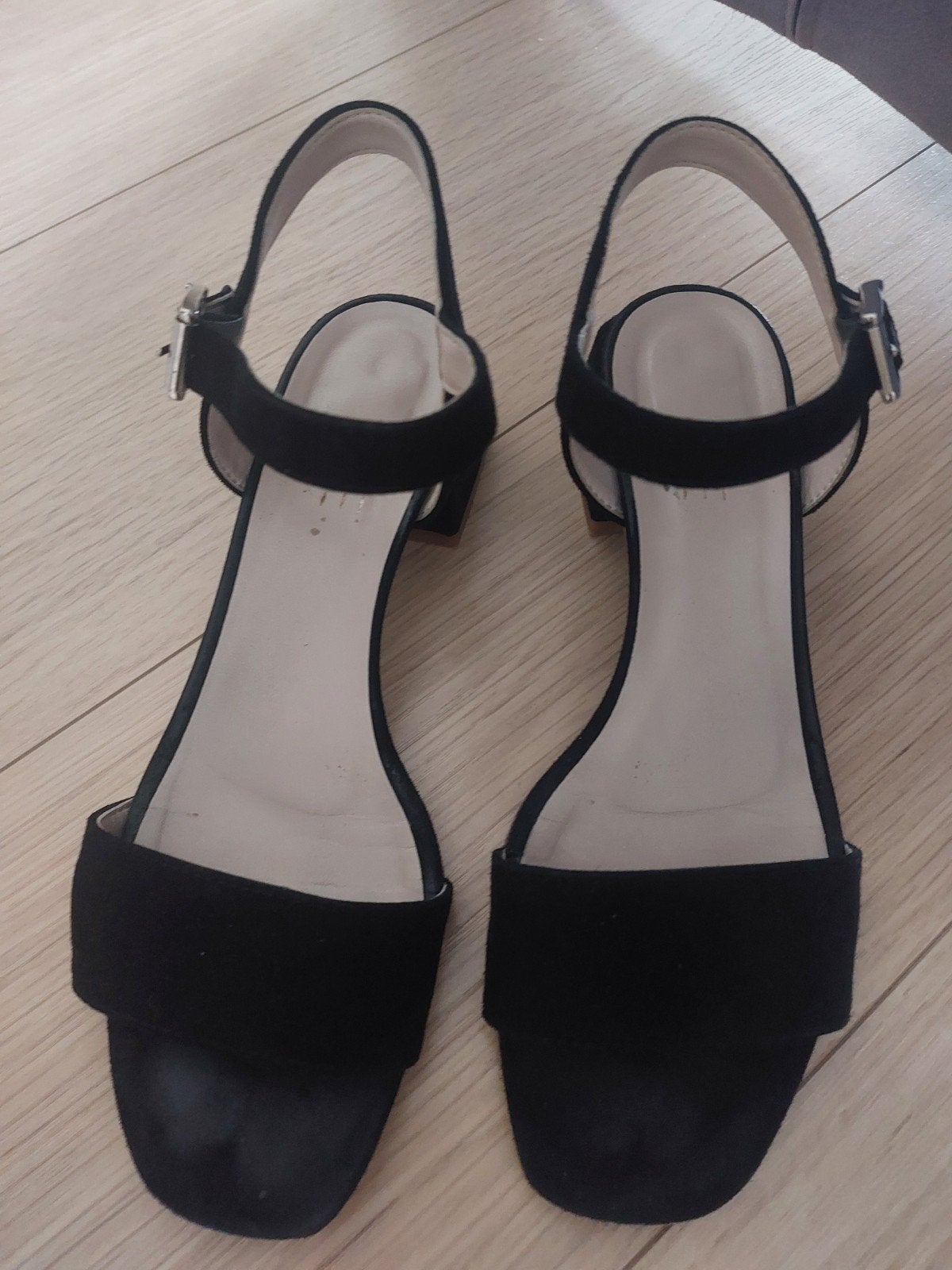 Zwarte sandalen met lage hak maat 40, Ophalen of Verzenden, Gedragen, Zwart, Sandalen of Muiltjes