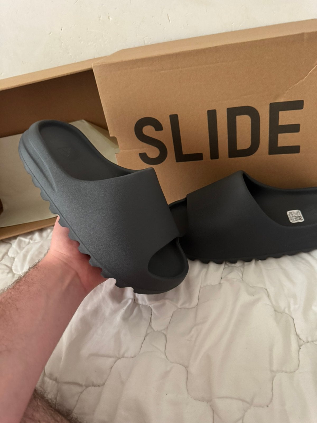 Yeezy Slide Onyx-Black maat 42, Kleding | Heren, Ophalen of Verzenden, Nieuw, Zwart