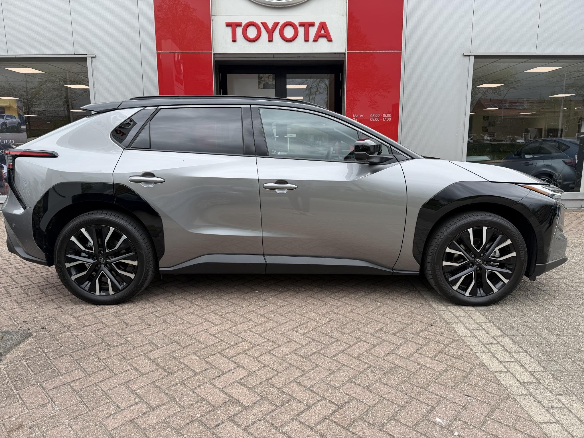 Toyota bZ4X Executive AWD 73 kWh, Gebruikt, Zwart, Adaptive Cruise Control, Origineel Nederlands