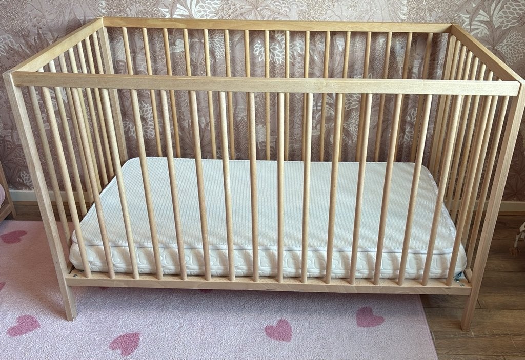 Ledikant ikea sniglar 60x120 + matras&topper aerosleep, Ophalen, Zo goed als nieuw, Ledikant