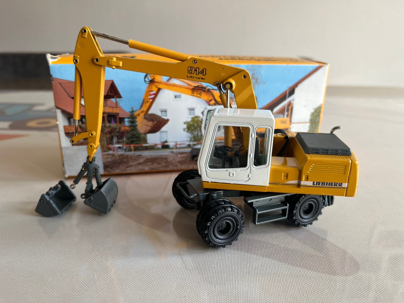 Liebherr A 914 mobiele graafmachine Conrad 2830, Ophalen of Verzenden, Zo goed als nieuw, Hijskraan, Tractor of Landbouw, Conrad
