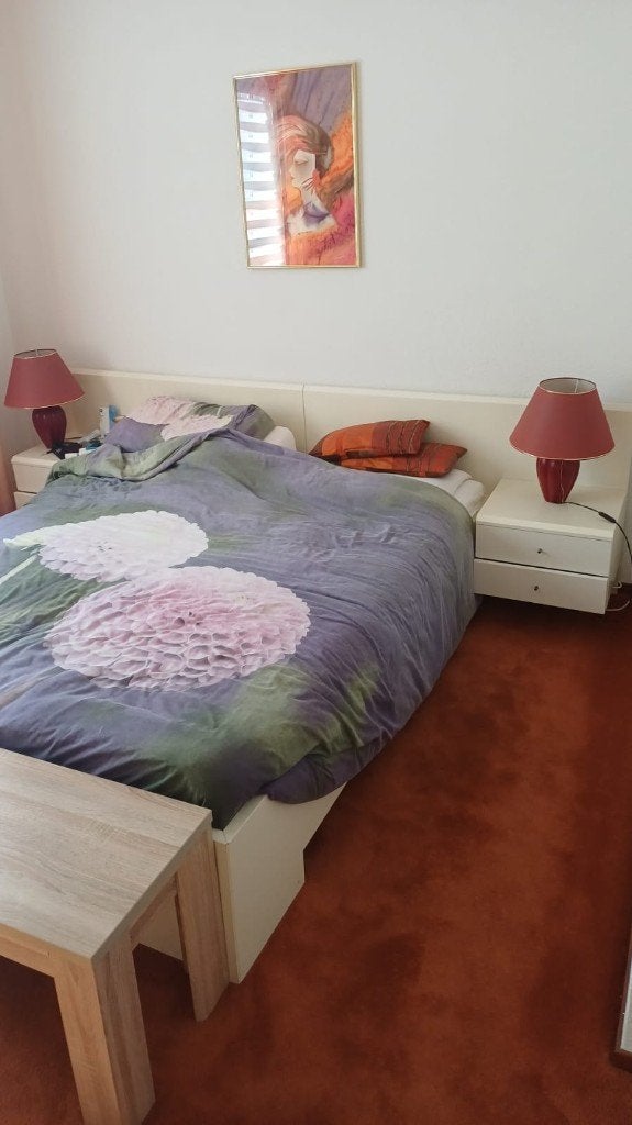 Elektrisch bed met attributen, Ophalen, Gebruikt, Wit, Tweepersoons
