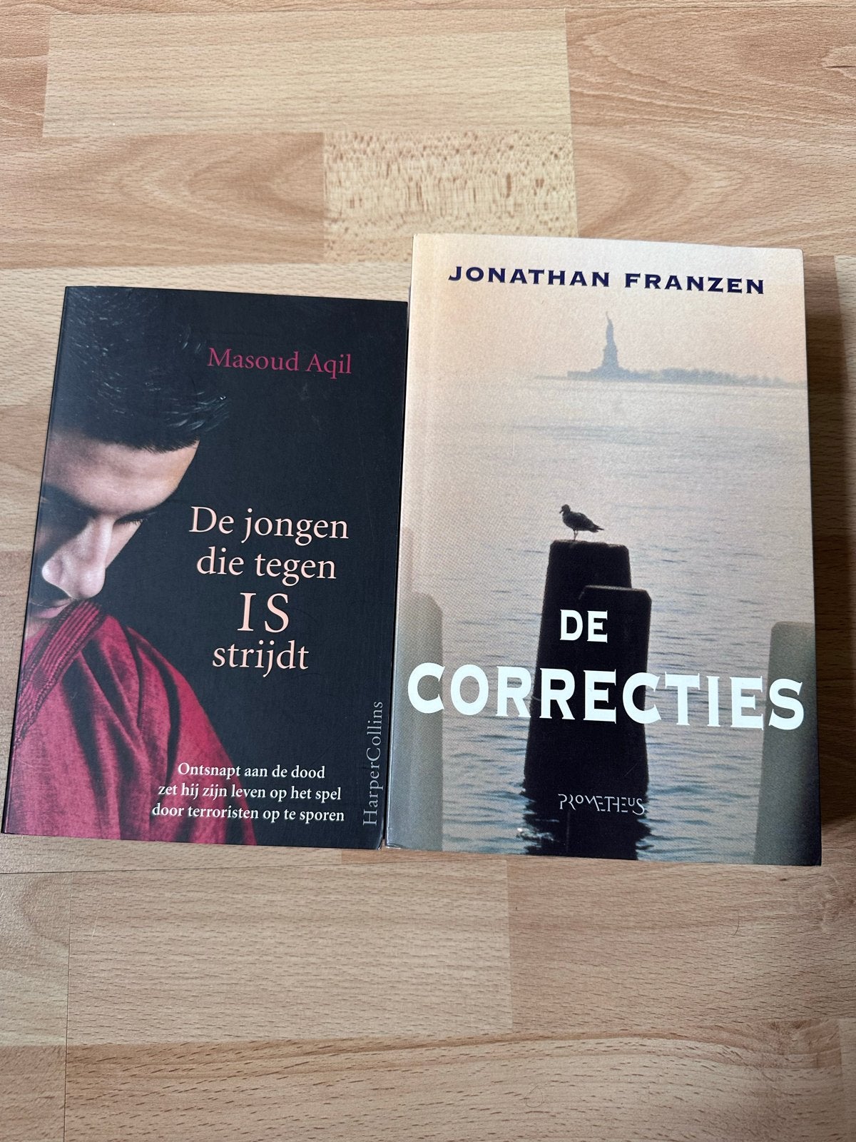 Boeken: De jongen die tegen IS strijdt & De Correcties, Boeken, Ophalen of Verzenden, Gelezen, Nederland
