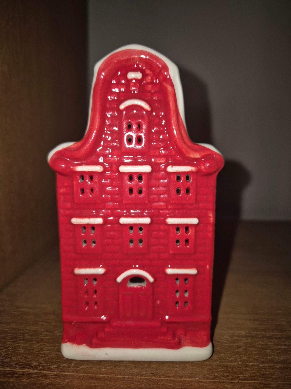 Postcode Loterij Klokgevelhuisje Rood Keramiek LED, Overige merken, Waxinelichthouder, Ophalen of Verzenden, Zo goed als nieuw