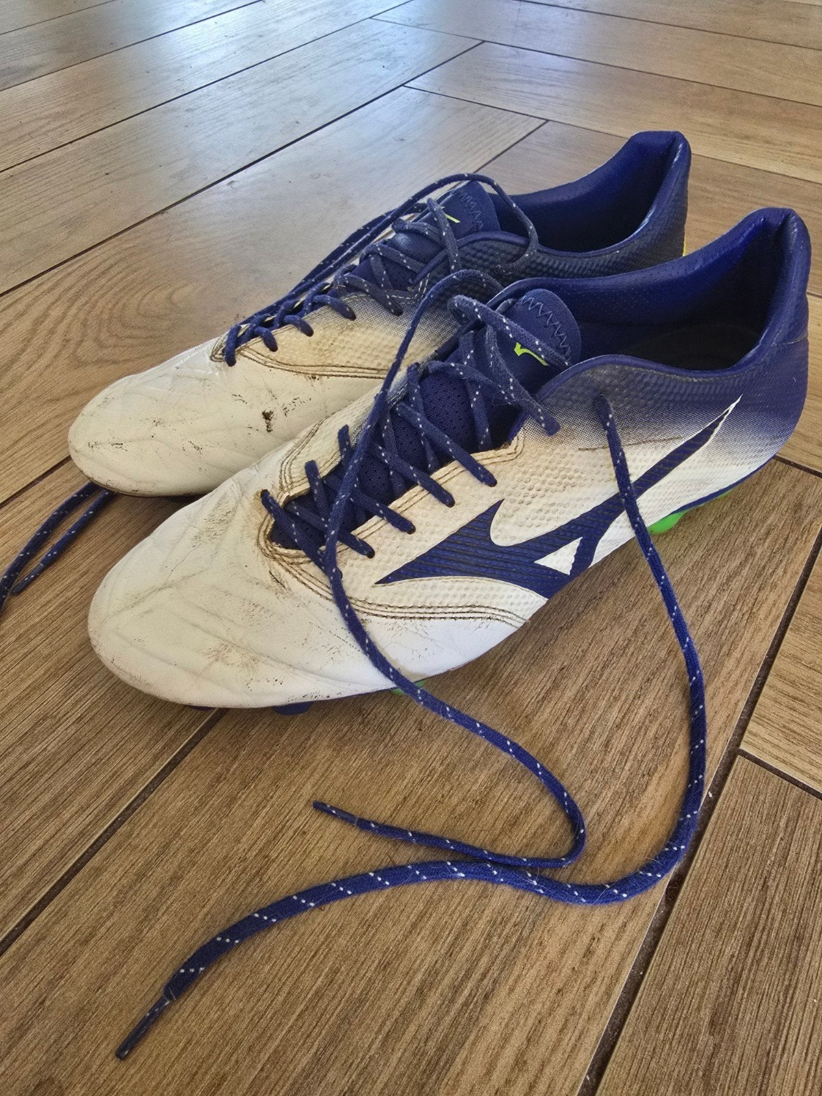 mizuno rebula rugby schoenen mt 44,5, Sport en Fitness, Ophalen, Schoenen