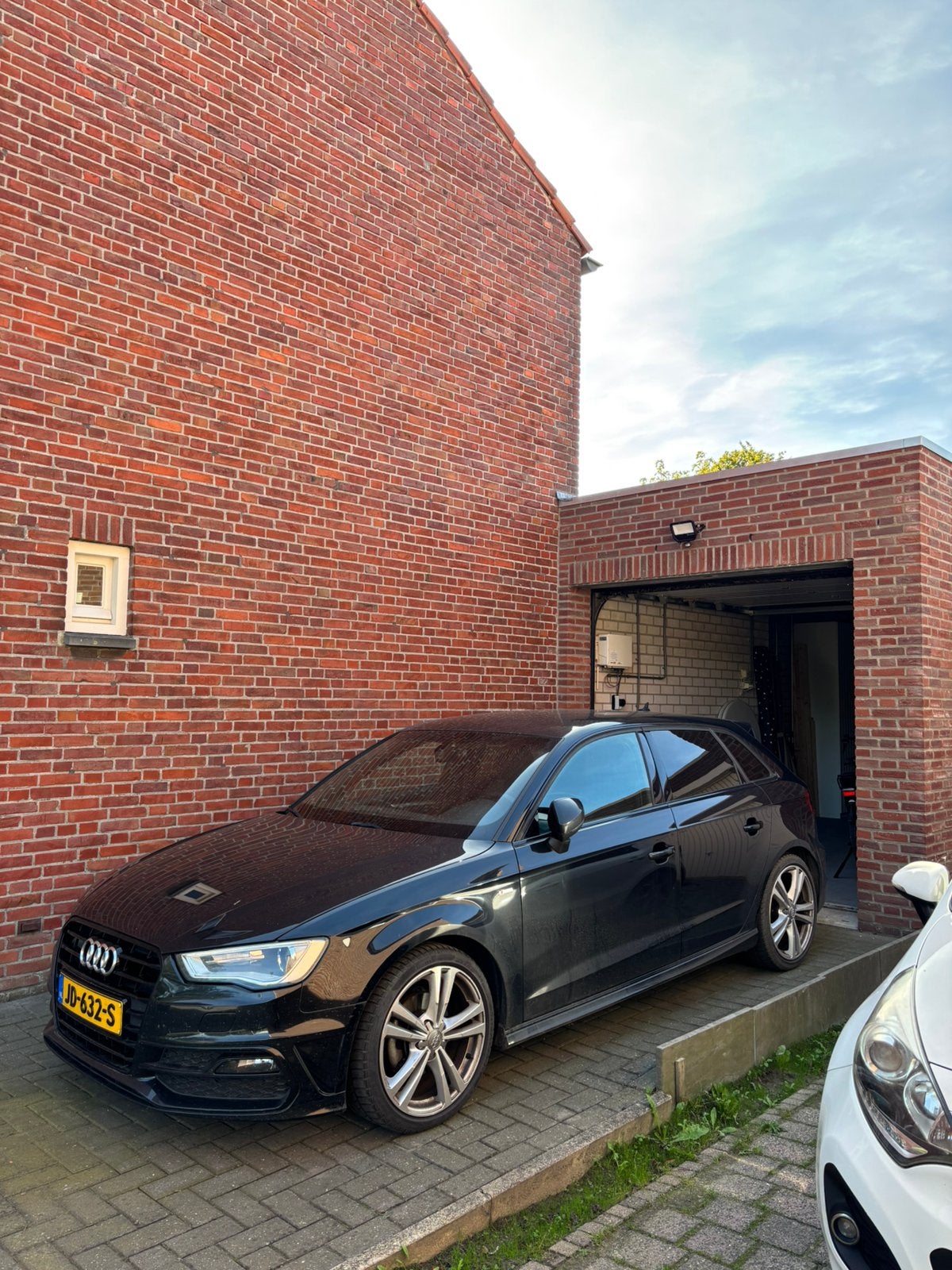 Audi A3 2.0 TDI 110KW Sportback AUT 2013 Zwart, Auto's, 1295 kg, 4 cilinders, Zwart, 140 €/maand