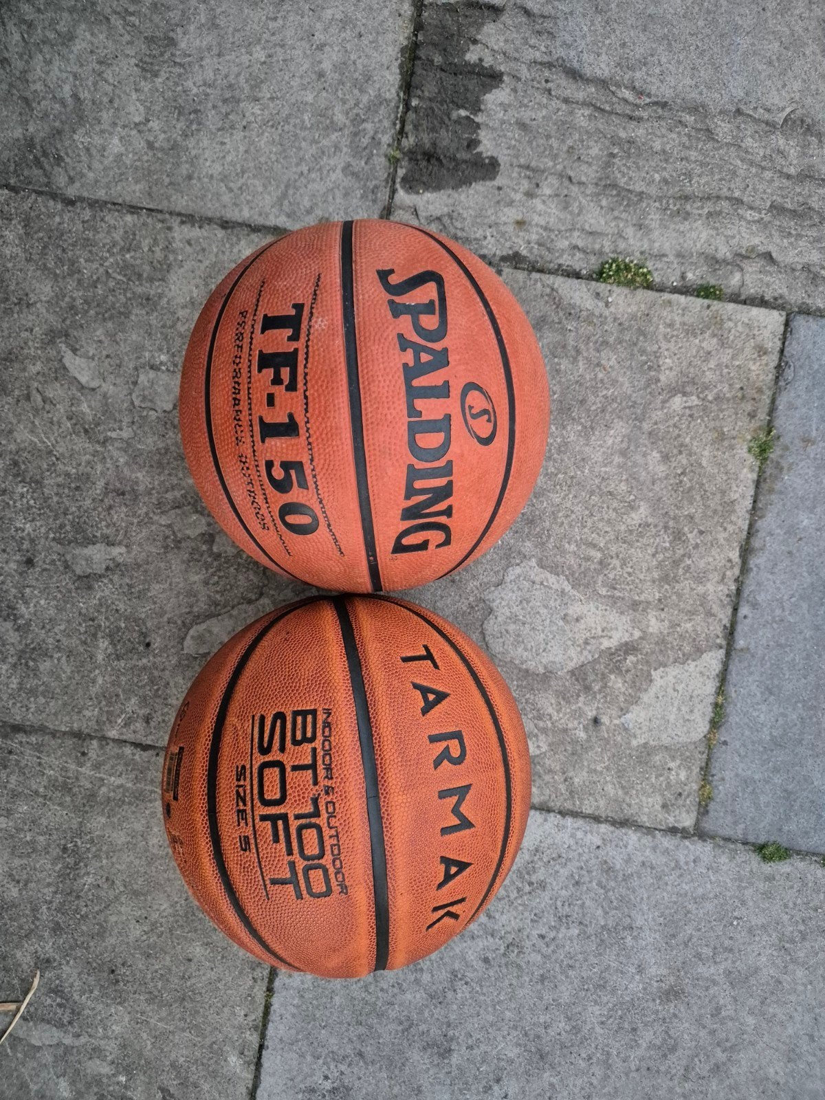 2 basketbalballen: Spalding TF-150 en Tarmak BT100, Ophalen of Verzenden, Gebruikt, Ring, Bord of Paal