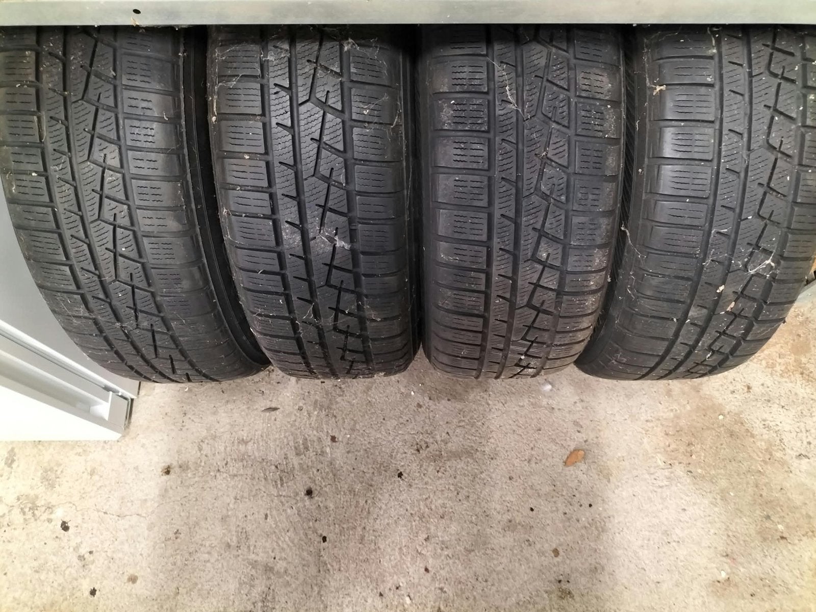 4 zeer goede banden + velgen 205/60 R16  96 H Toyota Verso, Ophalen, Zo goed als nieuw
