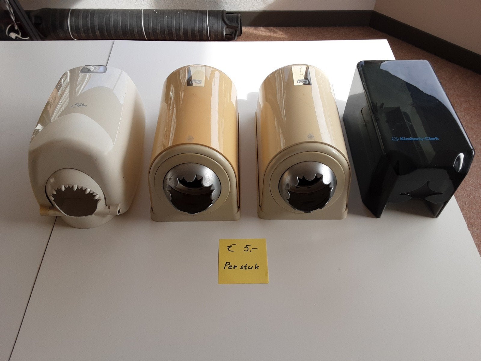 Zeepdispenser en papierrolhouders, Ophalen of Verzenden, Zo goed als nieuw, Gereedschap of Toebehoren