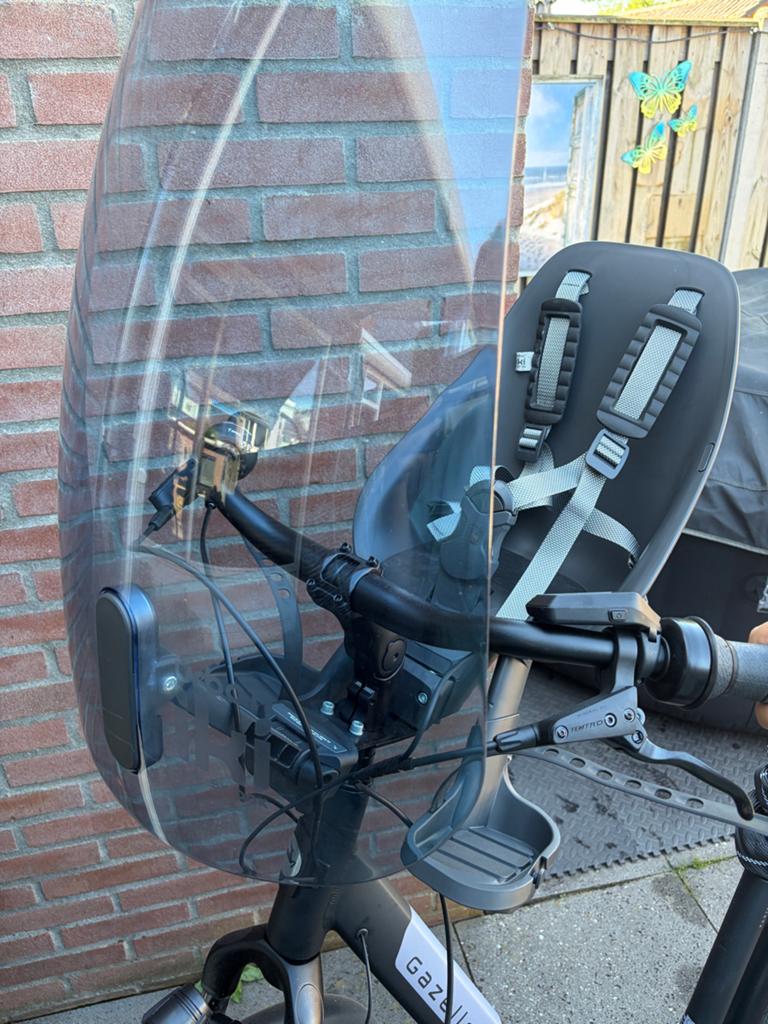 Urban Iki fietszitje met windscherm - Zo goed als nieuw, Fietsen en Brommers, Ophalen, Voetsteuntjes, Voorzitje, Zo goed als nieuw