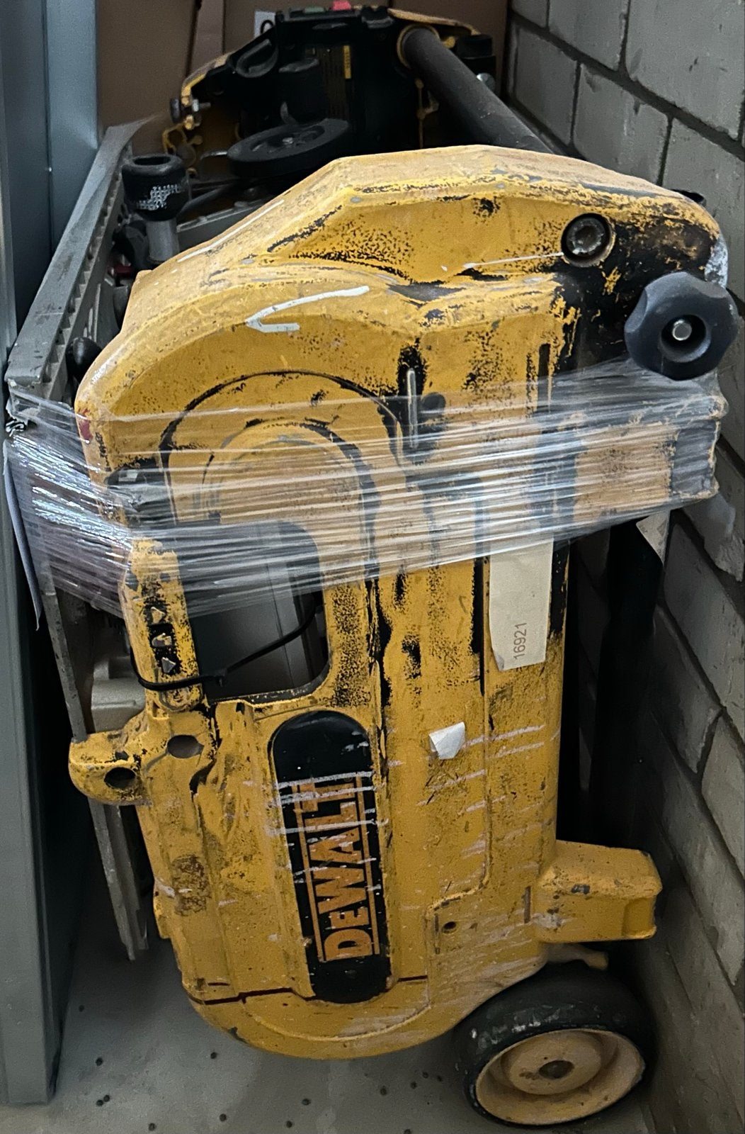 DeWalt D27107 Afkortzaag - Krachtige en veelzijdige zaag, Doe-het-zelf en Verbouw, Ophalen, Gebruikt, 70 mm of meer, Afkortzaag