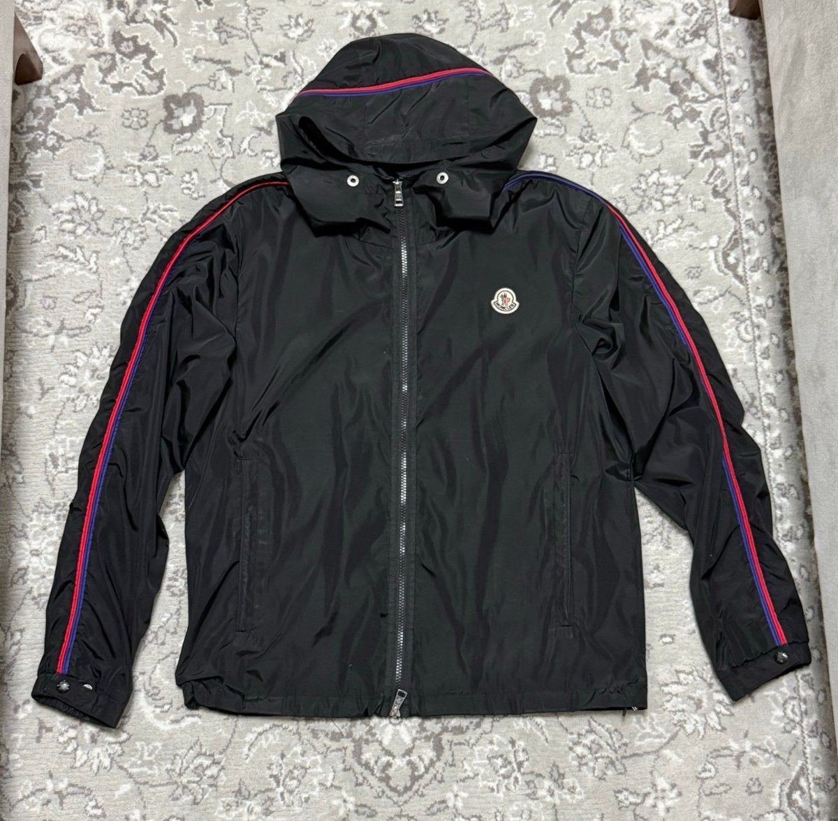 Moncler Hattab Zomer Jas Zwart - Maat 3/L - Goed, Ophalen of Verzenden, Zo goed als nieuw, Maat 52/54 (L), Zwart