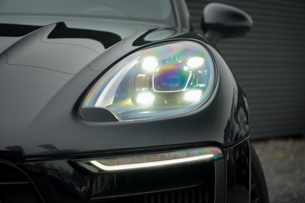 Foto 19 van Porsche Macan 3.0 GTS / Pano / Luchtvering / Trekhaak / Spor