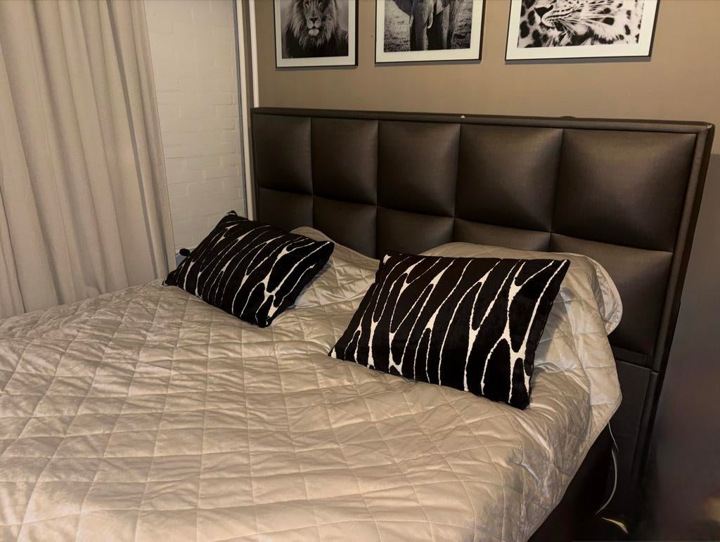 Boxspring 180x200 met 2 Swiss Sense matrassen, Ophalen, Gebruikt, Bruin, Tweepersoons
