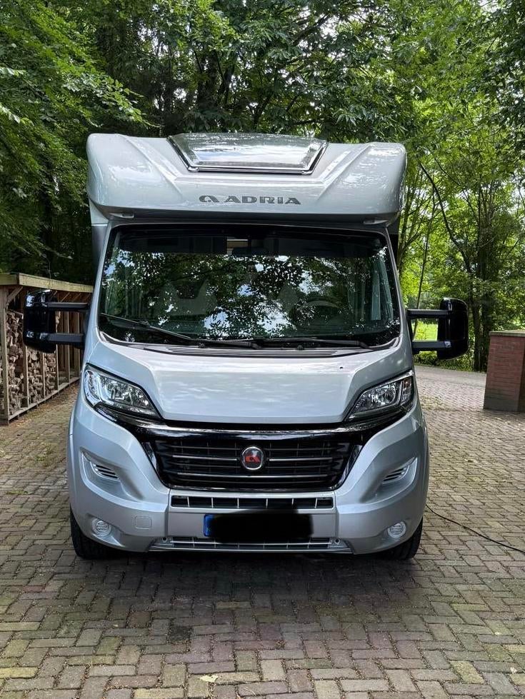 Adria Matrix 670 SBS PLATINUM  64000 km glascoating. Euro 6, 7 tot 8 meter, Particulier, Adria, Half-integraal