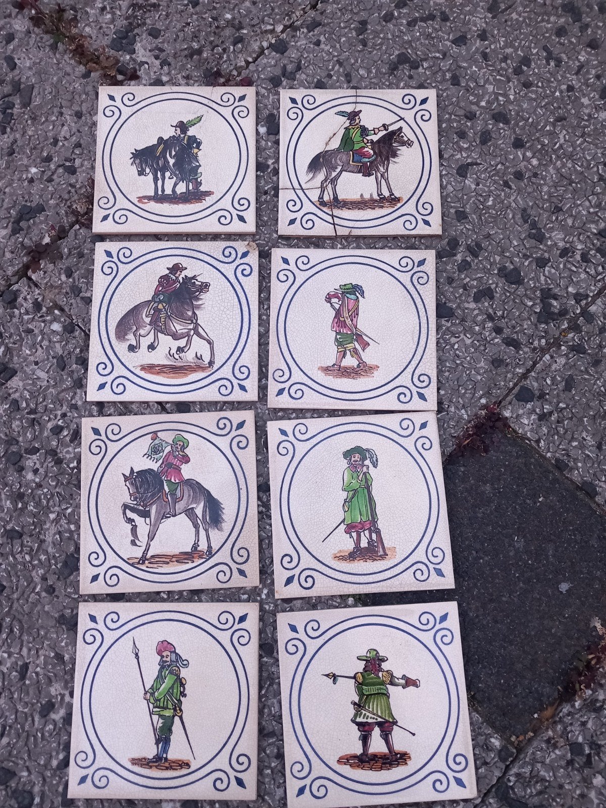 8 tegeltjes ridders merkstempel G, Ophalen