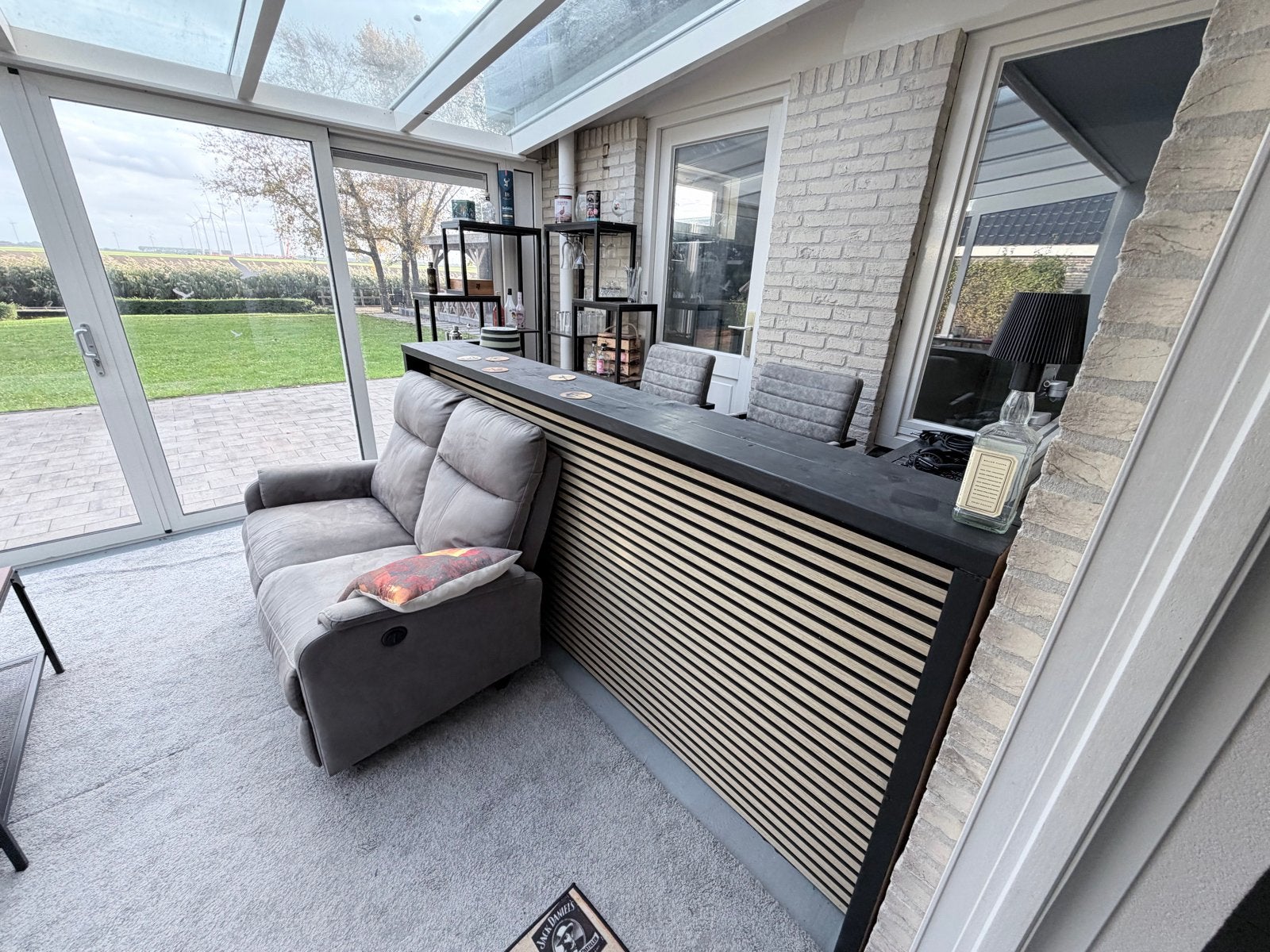 Mooie bar met 2 barstoelen en ingebouwd mengpaneel, Huis en Inrichting, Ophalen, Zo goed als nieuw, Inclusief barstoelen