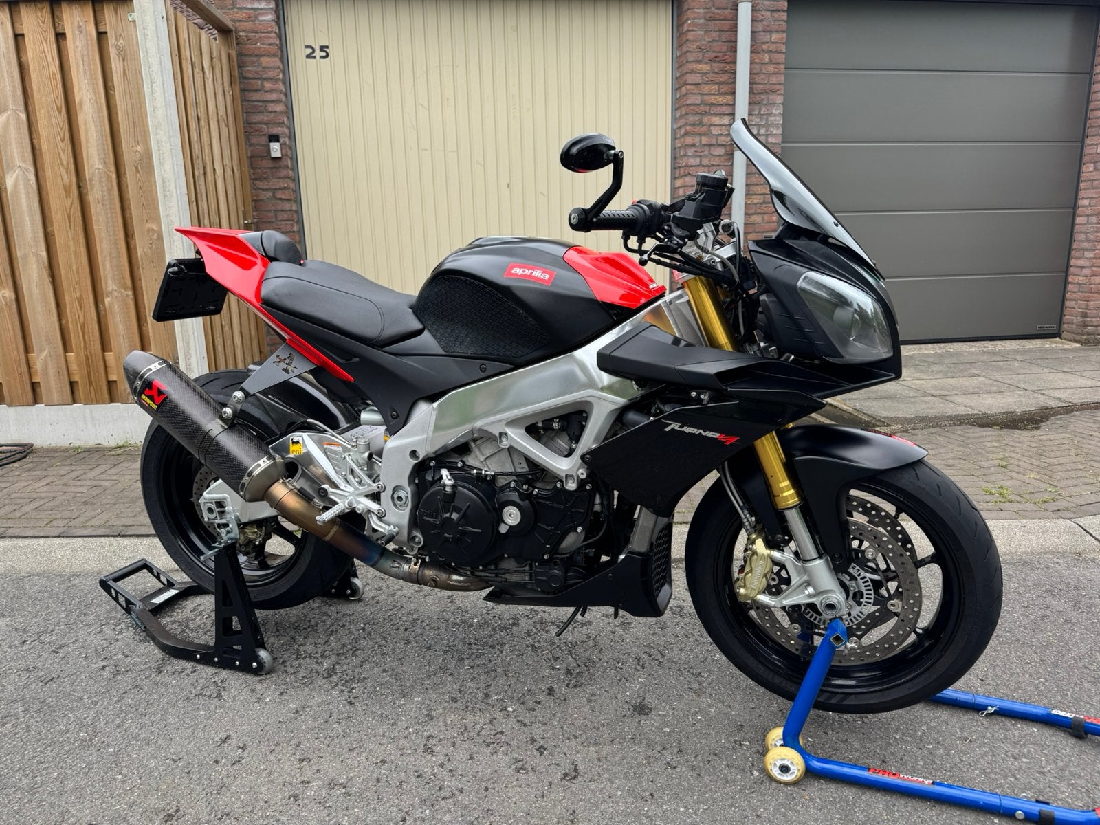 Aprilia tuono v4r APRC 2012 Akrapovic 175pk, 4 cilinders, Motorrijbewijs A, Particulier, Meer dan 35 kW