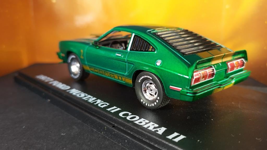 Ford Mustang 2 Cobra 2 1977 1:43 Greenlight Pol, Hobby en Vrije tijd, Modelauto's | 1:43, Overige merken, Auto, Verzenden, .