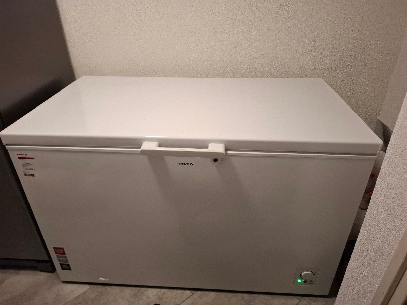 Inventum VK1300 Vrieskist - 384 liter - Energieklasse F, Vrieskist, Gebruikt, Vrijstaand, 90 cm of meer