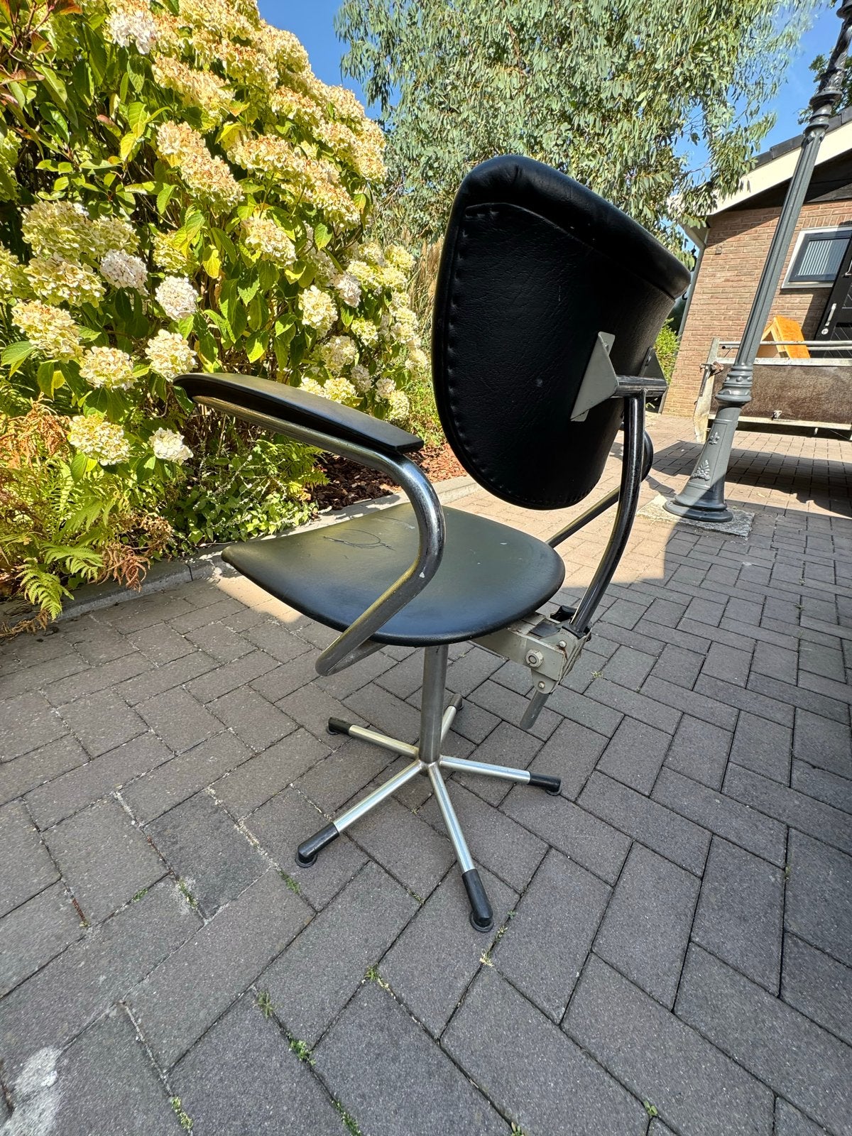Vintage Bureaustoel Zwart met Chrome Onderstel, Huis en Inrichting, Ophalen, Kunststof, Gebruikt, Zwart