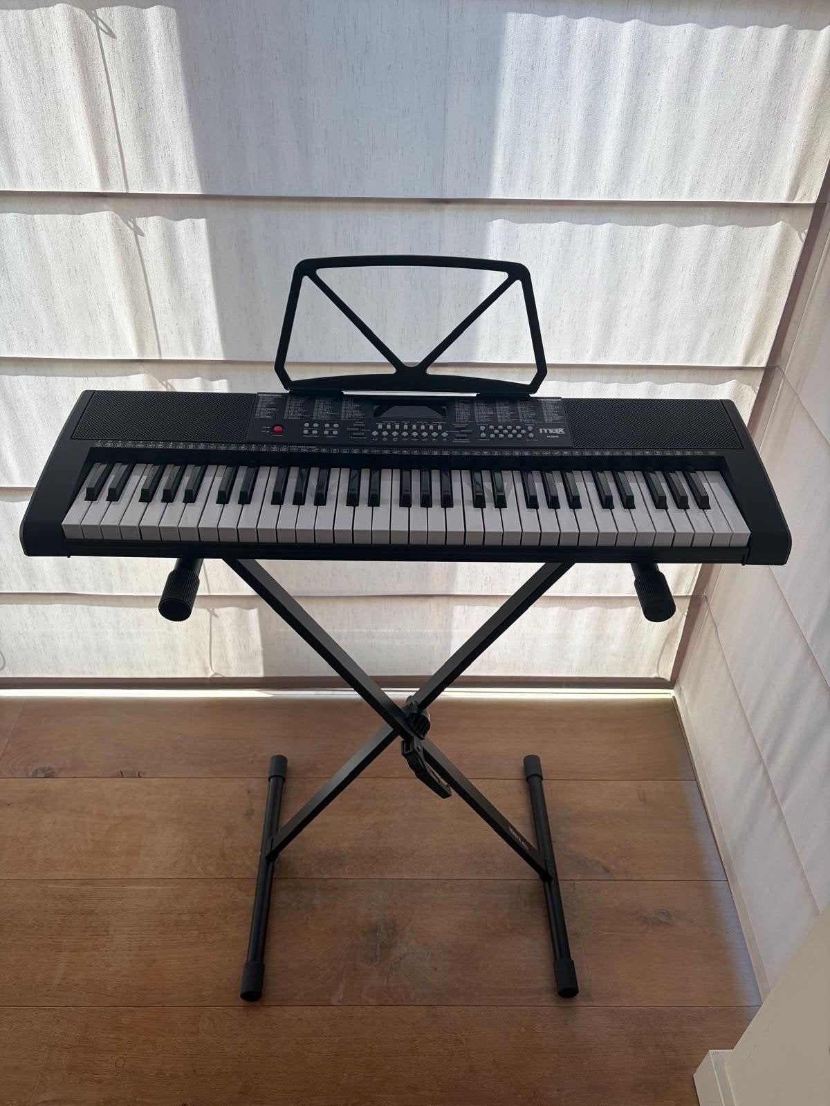 MAX KB4 piano 61 toetsen met standaard en koptelefoon, Muziek en Instrumenten, 61 toetsen, Zo goed als nieuw, Met standaard, Ophalen
