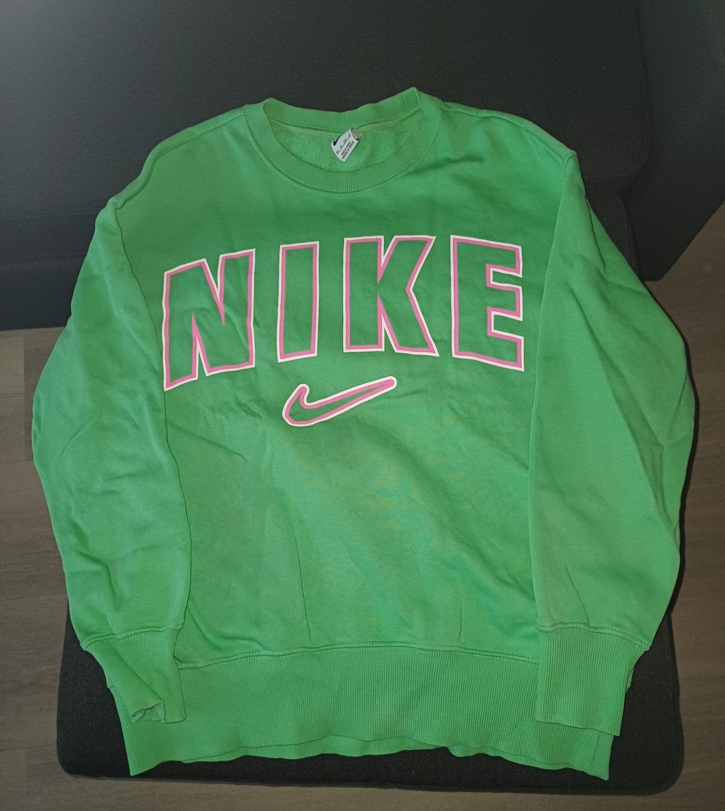 NIKE trui maat XS Groen met roze logo, NIKE, Ophalen of Verzenden, Zo goed als nieuw, Maat 34 (XS) of kleiner