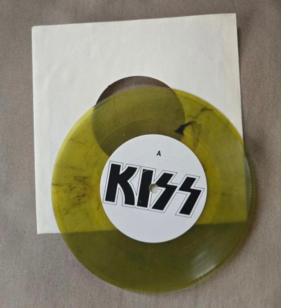 KISS SINGEL, 7 inch, Colored vinyl, Ophalen of Verzenden, Zo goed als nieuw