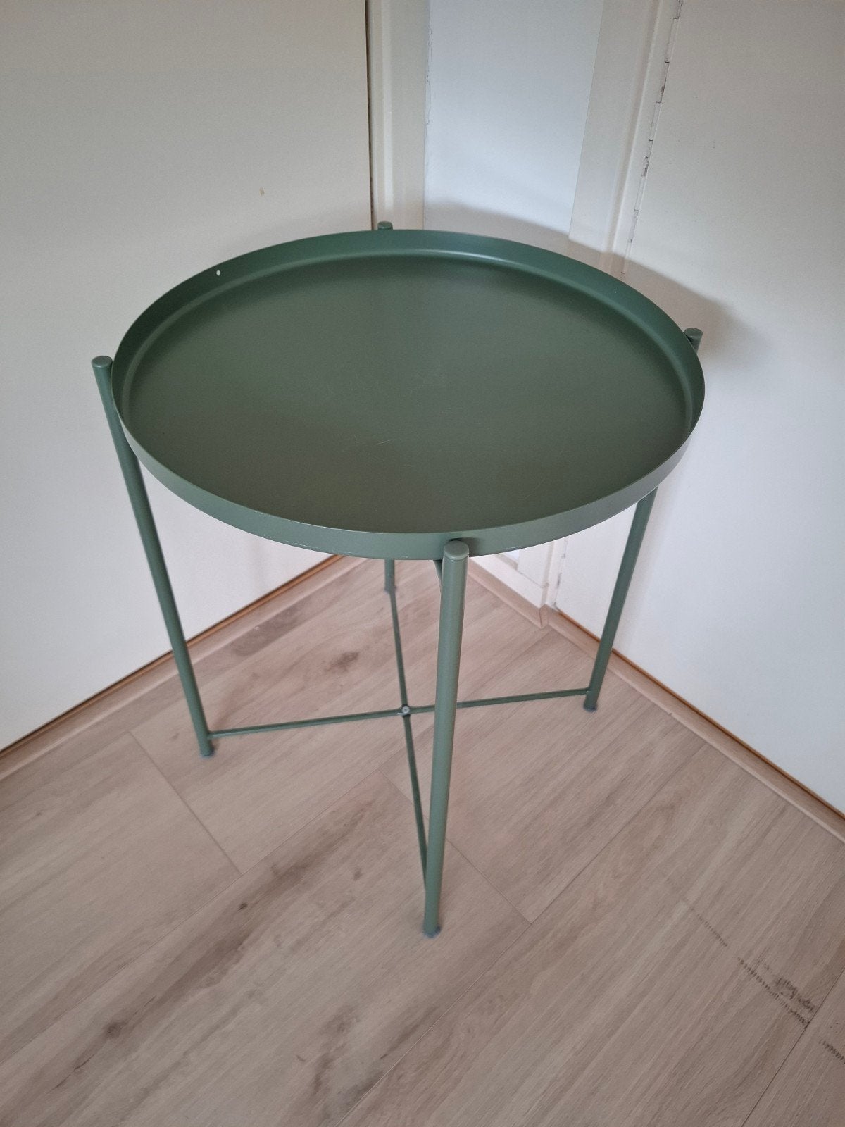Groene bijzettafel IKEA, Huis en Inrichting, Tafels | Bijzettafels, Minder dan 55 cm, Gebruikt, Metaal of Aluminium, Rond